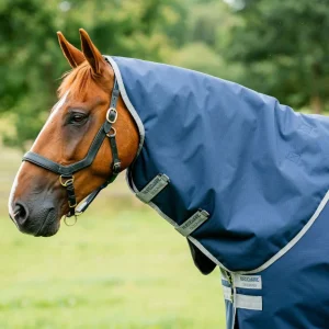 aarn10-bjj0-amigo-ripstop-900d-plus-turnout-hood-0g-light-navy-main_mosmpz7m3fhiheec.jpgv1762551338 Couvre-cou imperméable Horseware Amigo 900D 0g